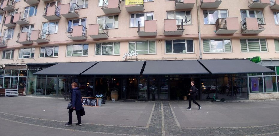 Realizacja markizy Ares dla restauracji w Warszawie