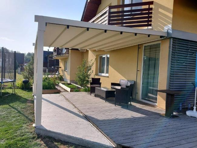 Pergola w ogrodzie w domu jednorodzinnym - realizacja Nowy Dwór Maz.